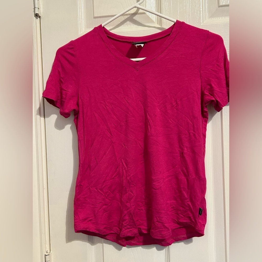 Terez short sleeve hot Barbie pink basic v neck  Tee. Girls L